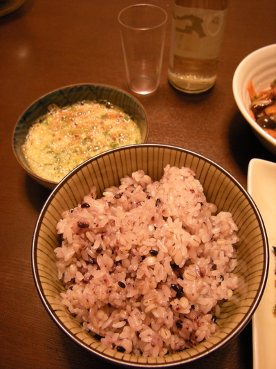 黒米ご飯と納豆と日本酒.jpg